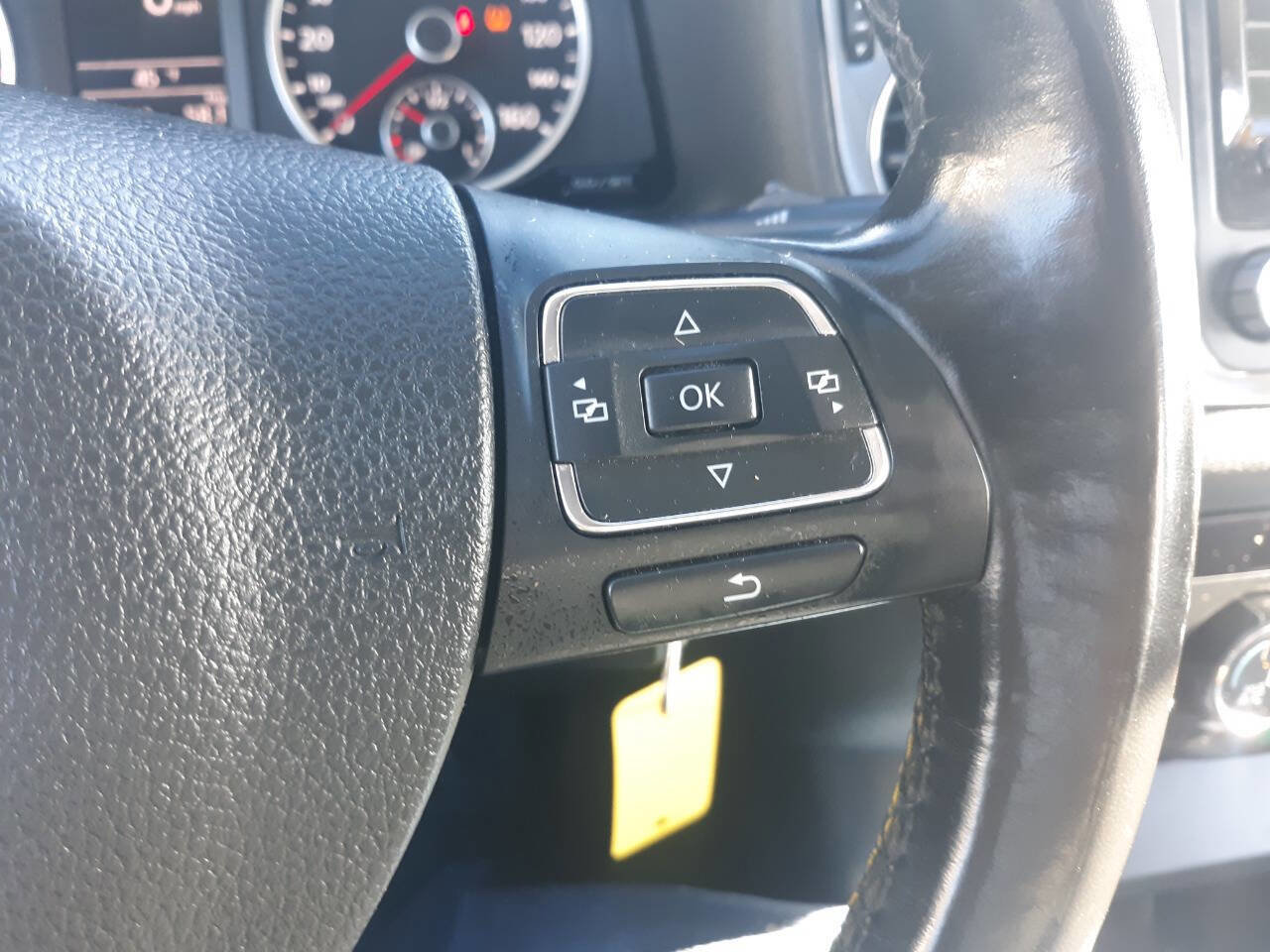 Used 2013 Volkswagen Tiguan S image 18