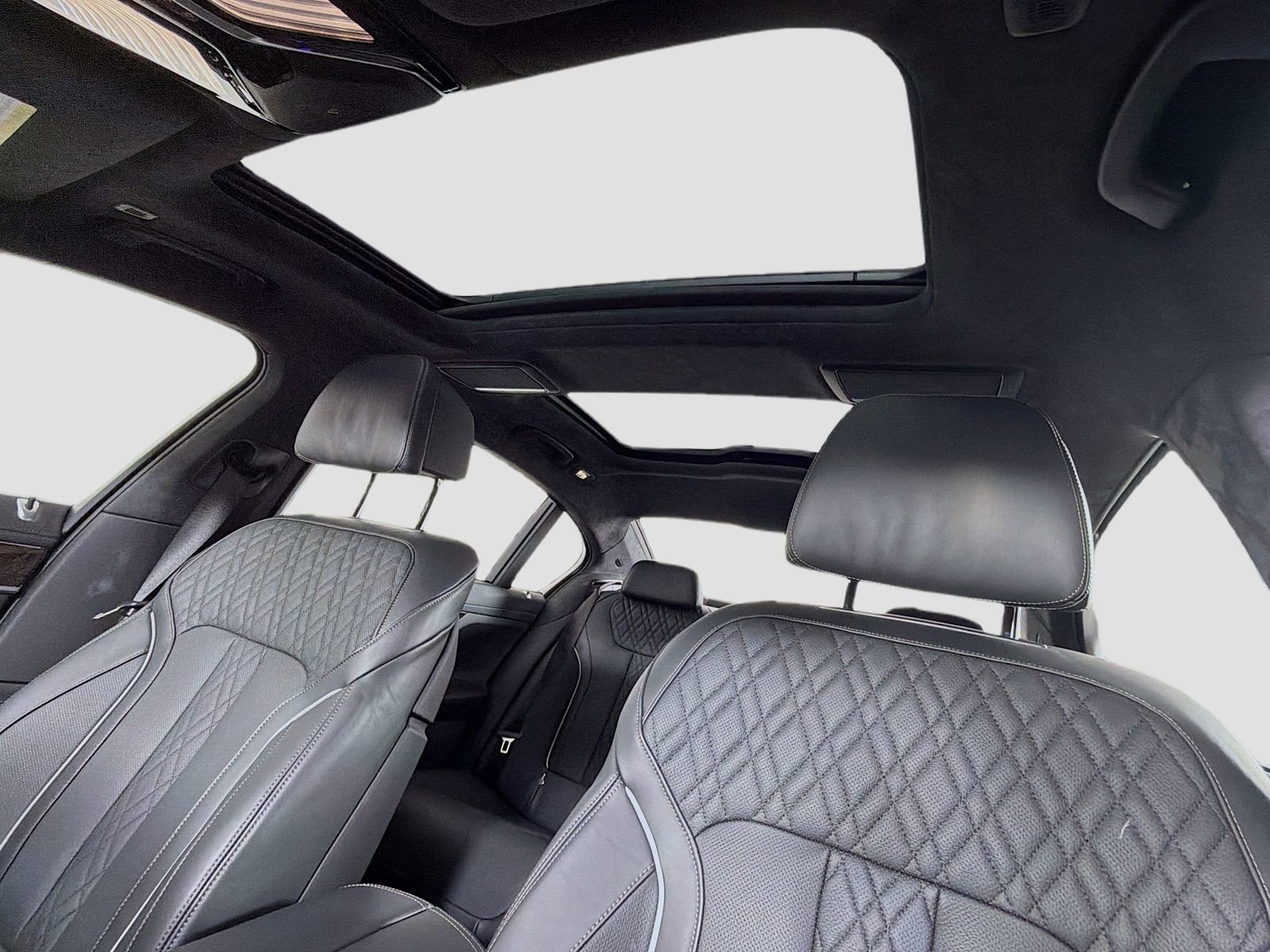 Used 2022 BMW 750i xDrive w/ Executive Package image 15