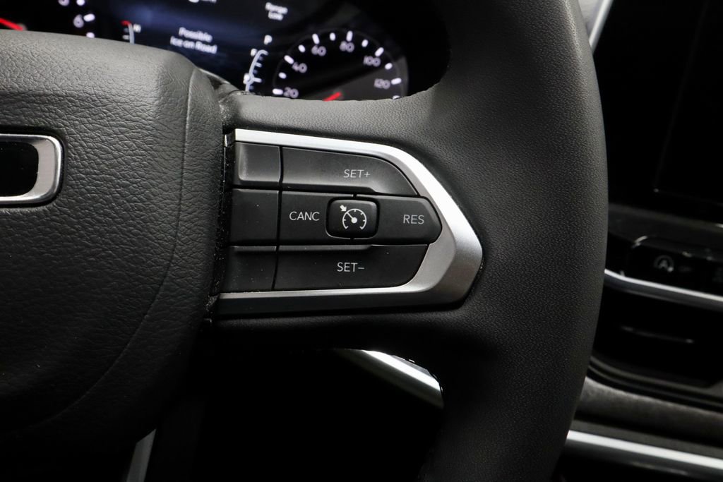 Used 2025 Jeep Compass Latitude AWD/4WD image 28