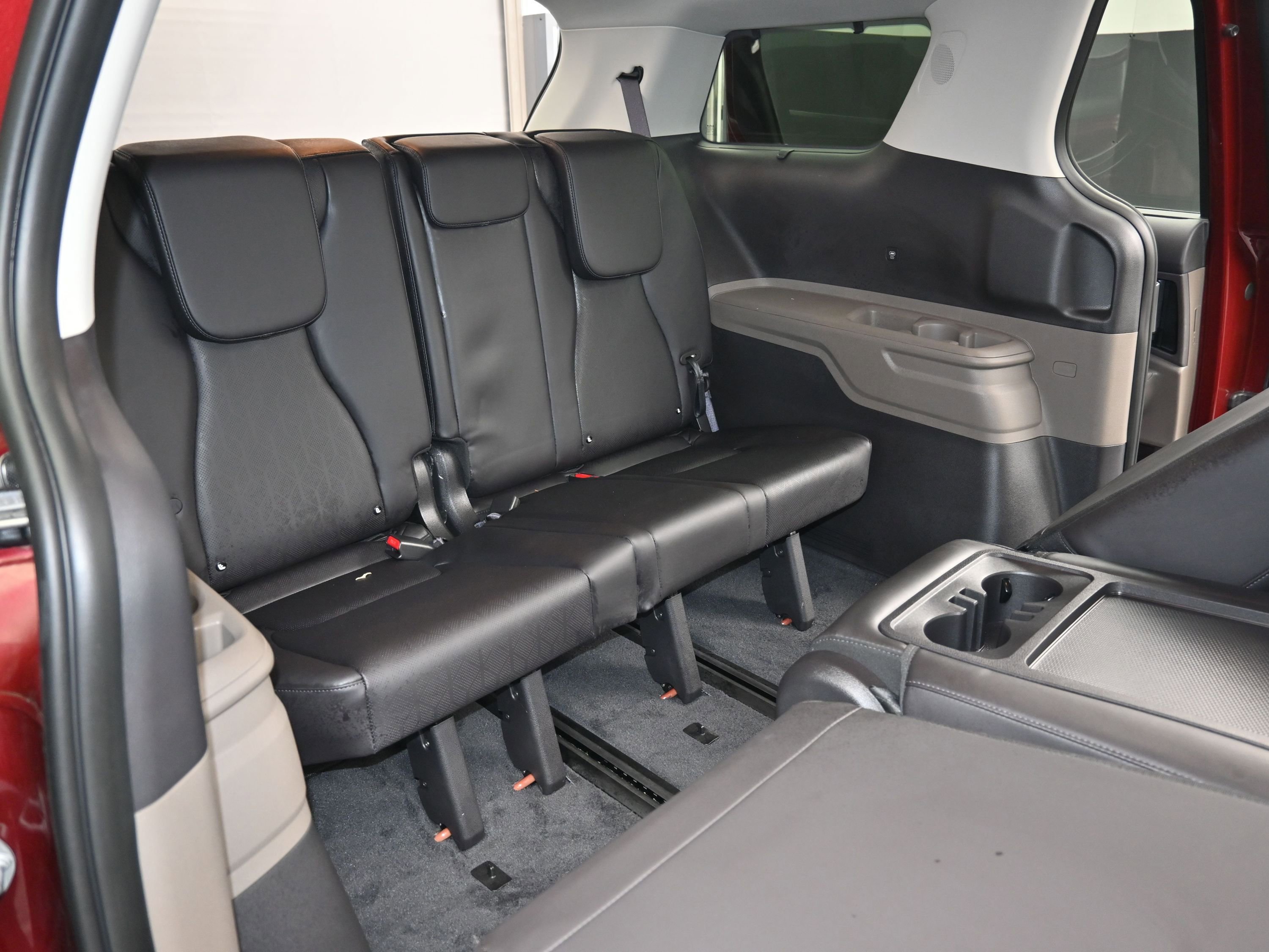 Used 2025 Kia Carnival EX image 29