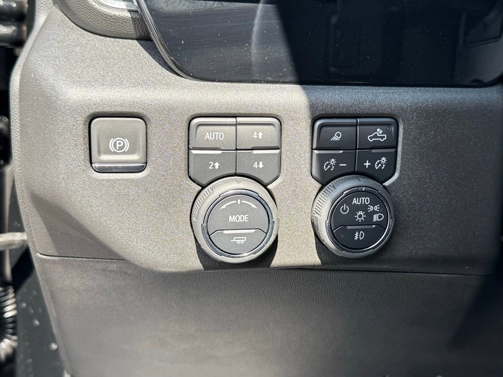 Used 2025 Chevrolet Silverado 1500 High Country w/ Z71 Off-Road Package AWD/4WD image 32