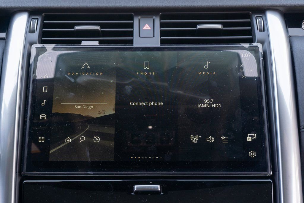 Used 2025 Land Rover Discovery S image 16