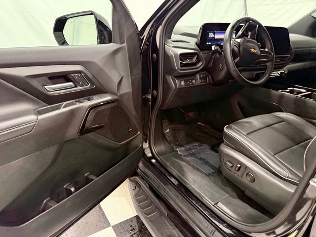 Used 2025 Chevrolet Silverado EV LT image 31