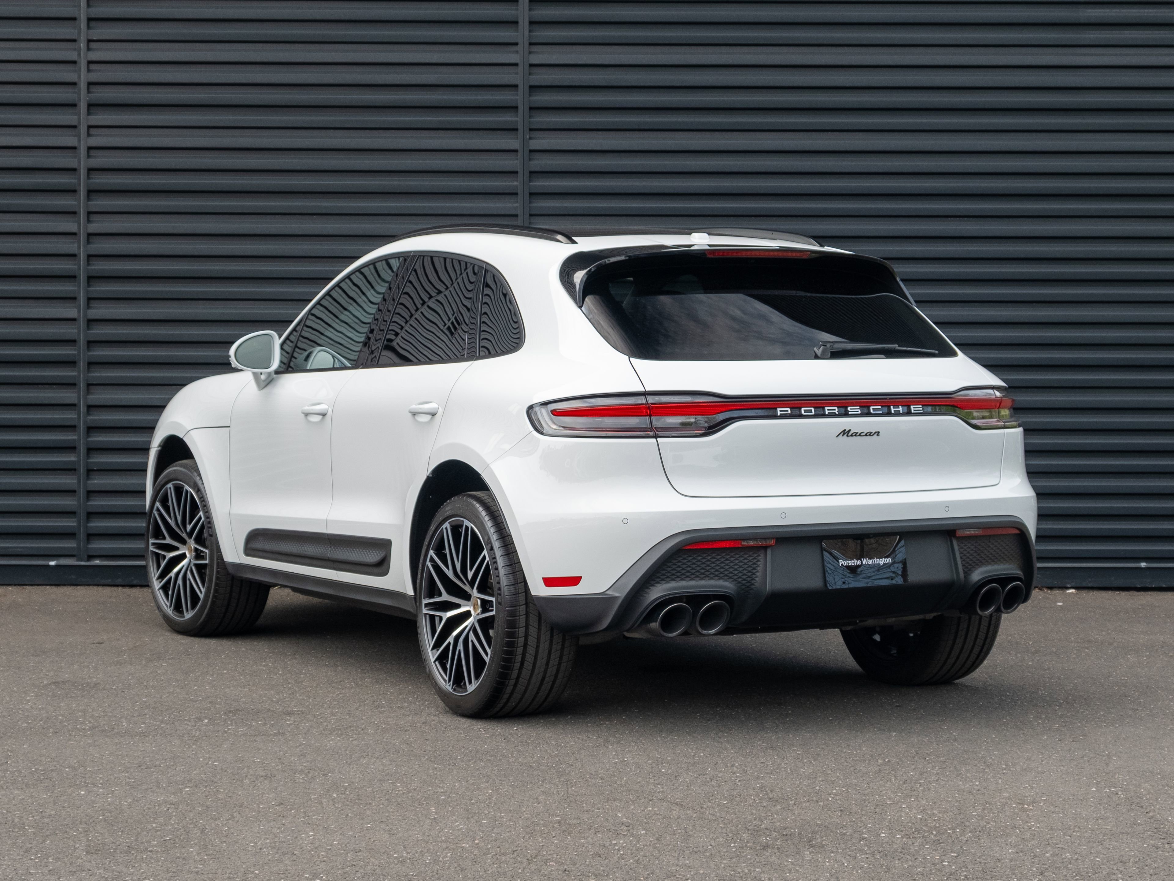 Certified 2026 Porsche Macan AWD/4WD image 3