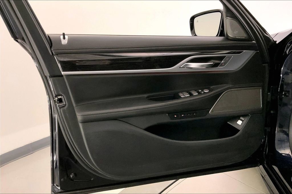 Used 2019 BMW 740i w/ Executive Package RWD image 24