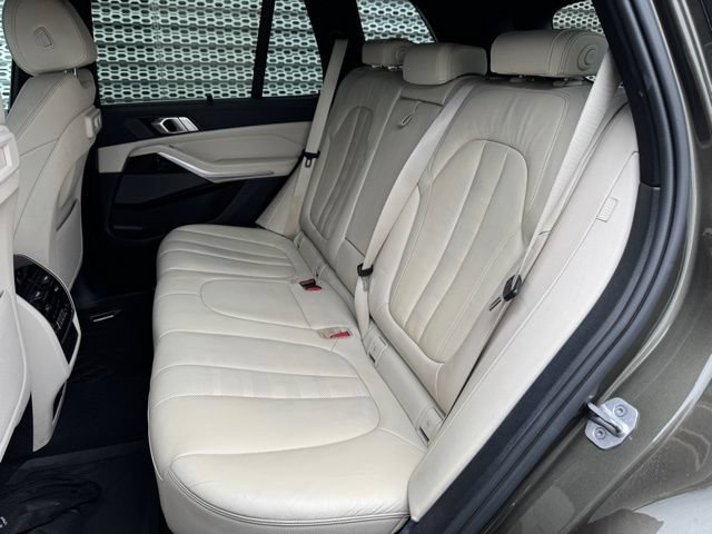 Used 2021 BMW X5 xDrive40i w/ Executive Package AWD/4WD image 11