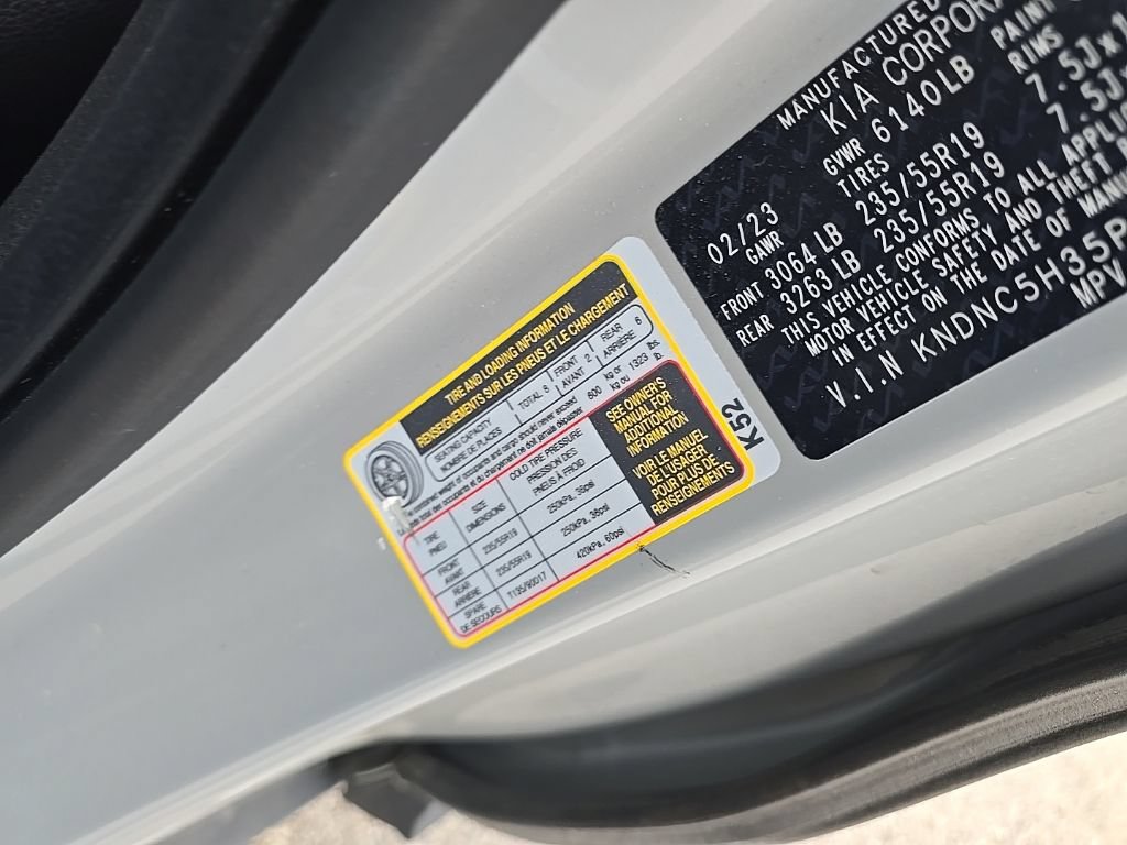 Used 2023 Kia Carnival EX FWD image 13
