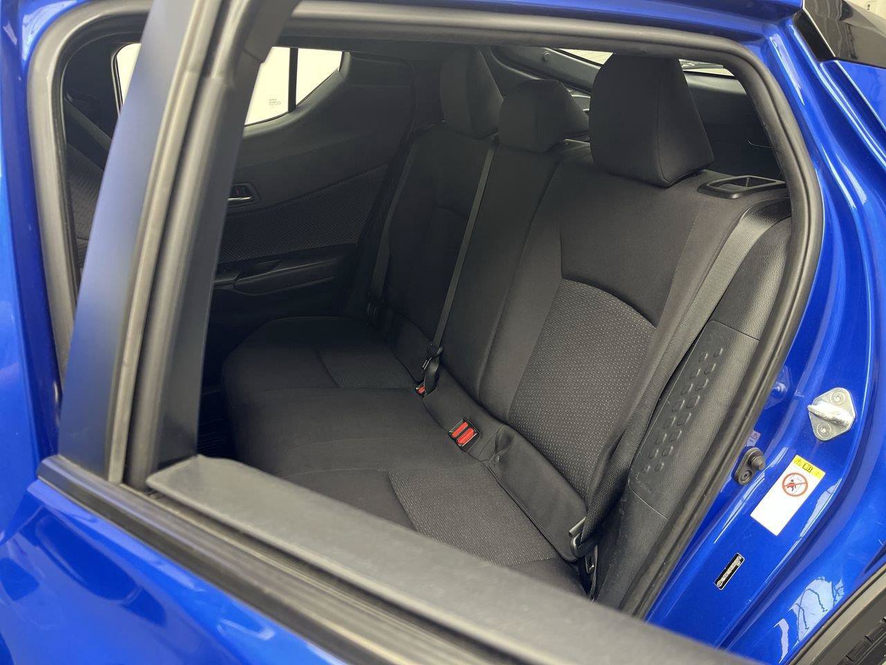 Used 2019 Toyota C-HR XLE FWD image 10