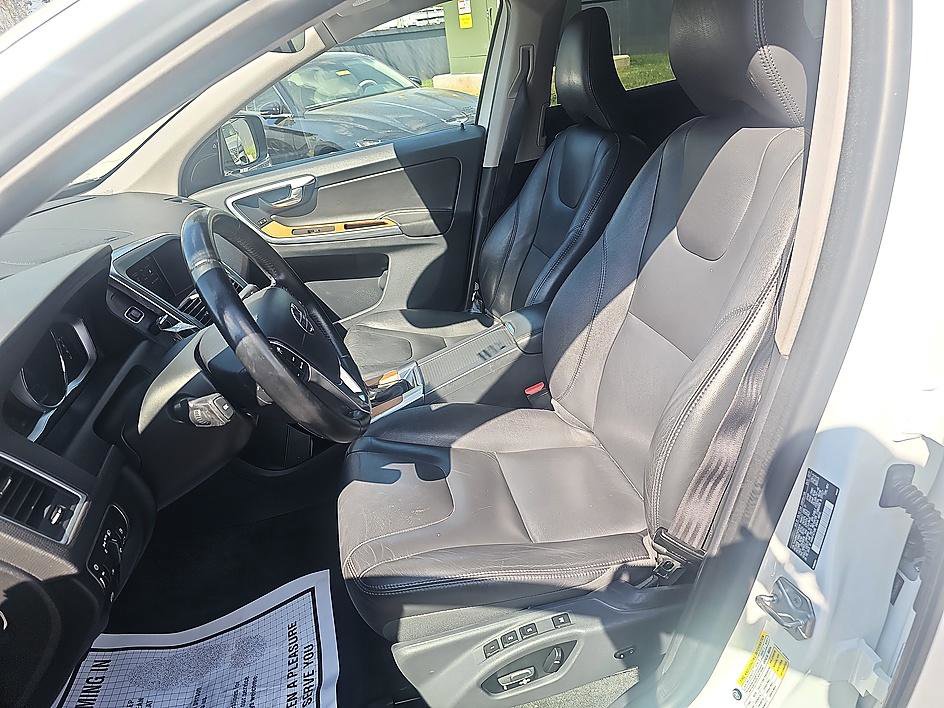 Used 2017 Volvo XC60 T5 Inscription w/ Advanced Package image 14