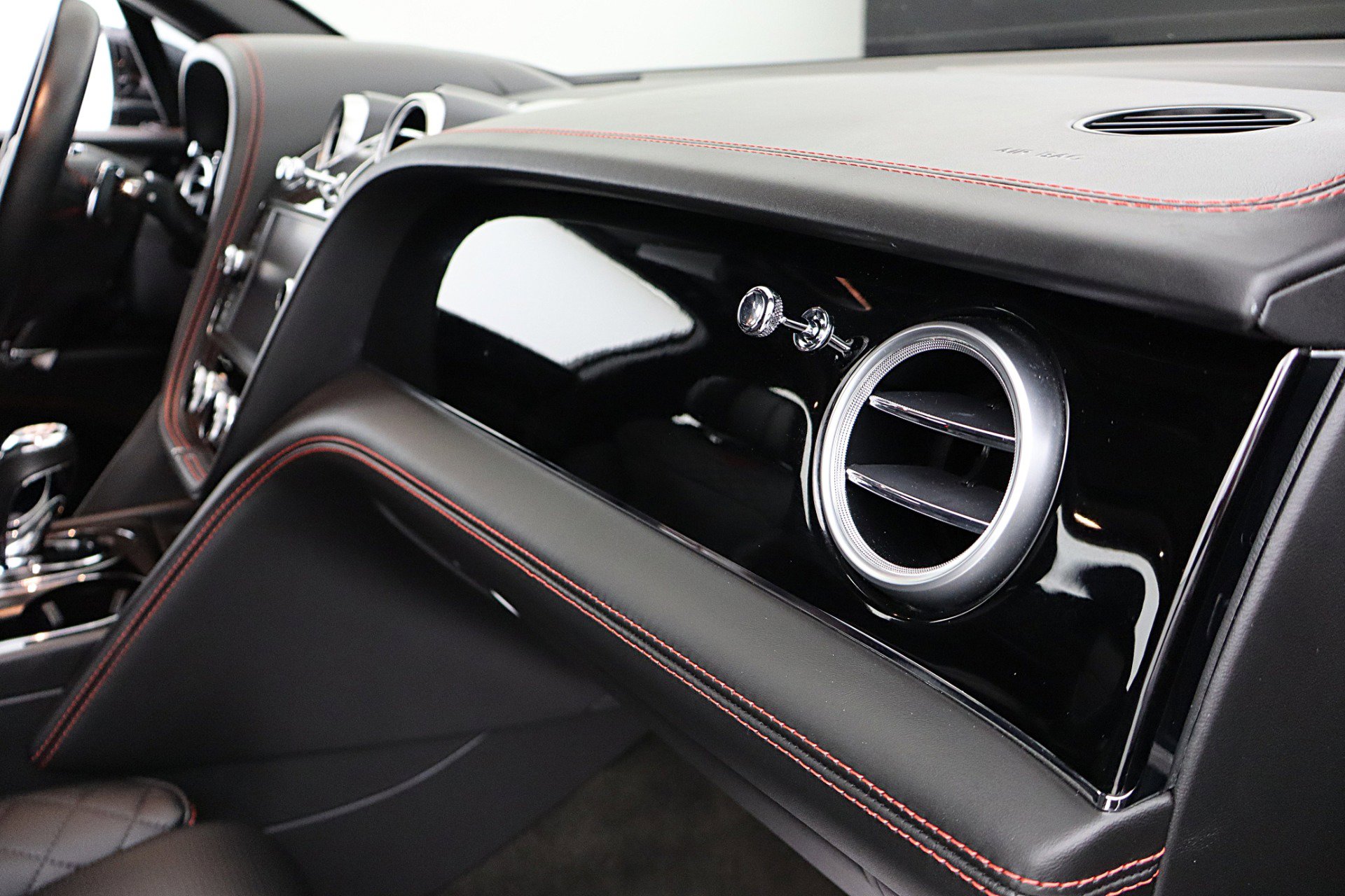 Certified 2017 Bentley Bentayga image 39