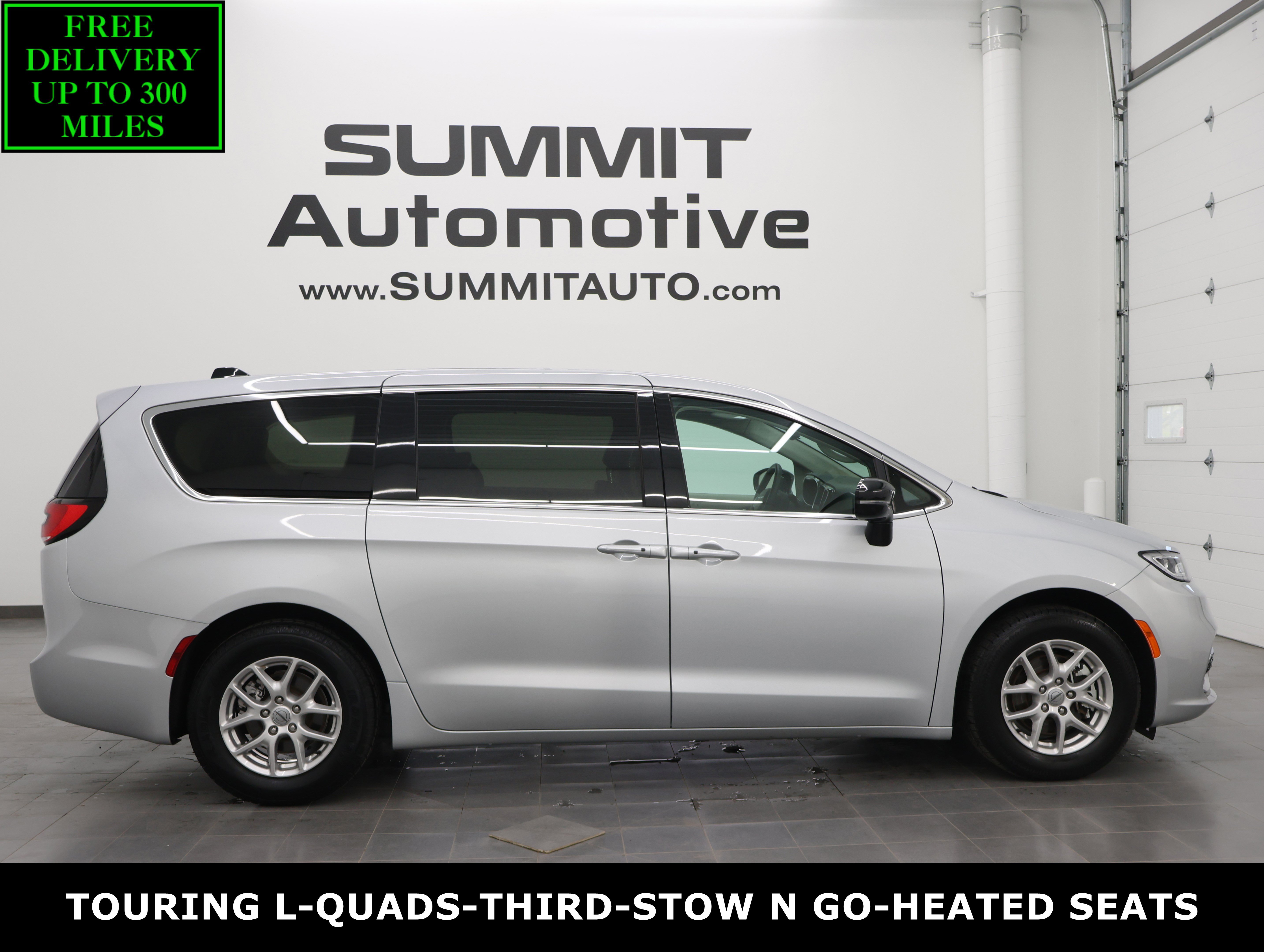 Used 2024 Chrysler Pacifica Touring-L FWD image 1