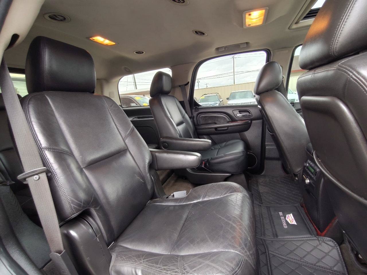 Used 2012 Cadillac Escalade Luxury RWD image 35