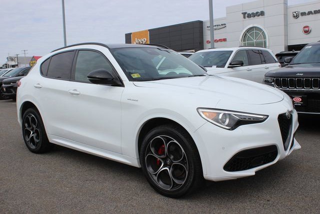 Used 2023 Alfa Romeo Stelvio Veloce AWD/4WD image 1