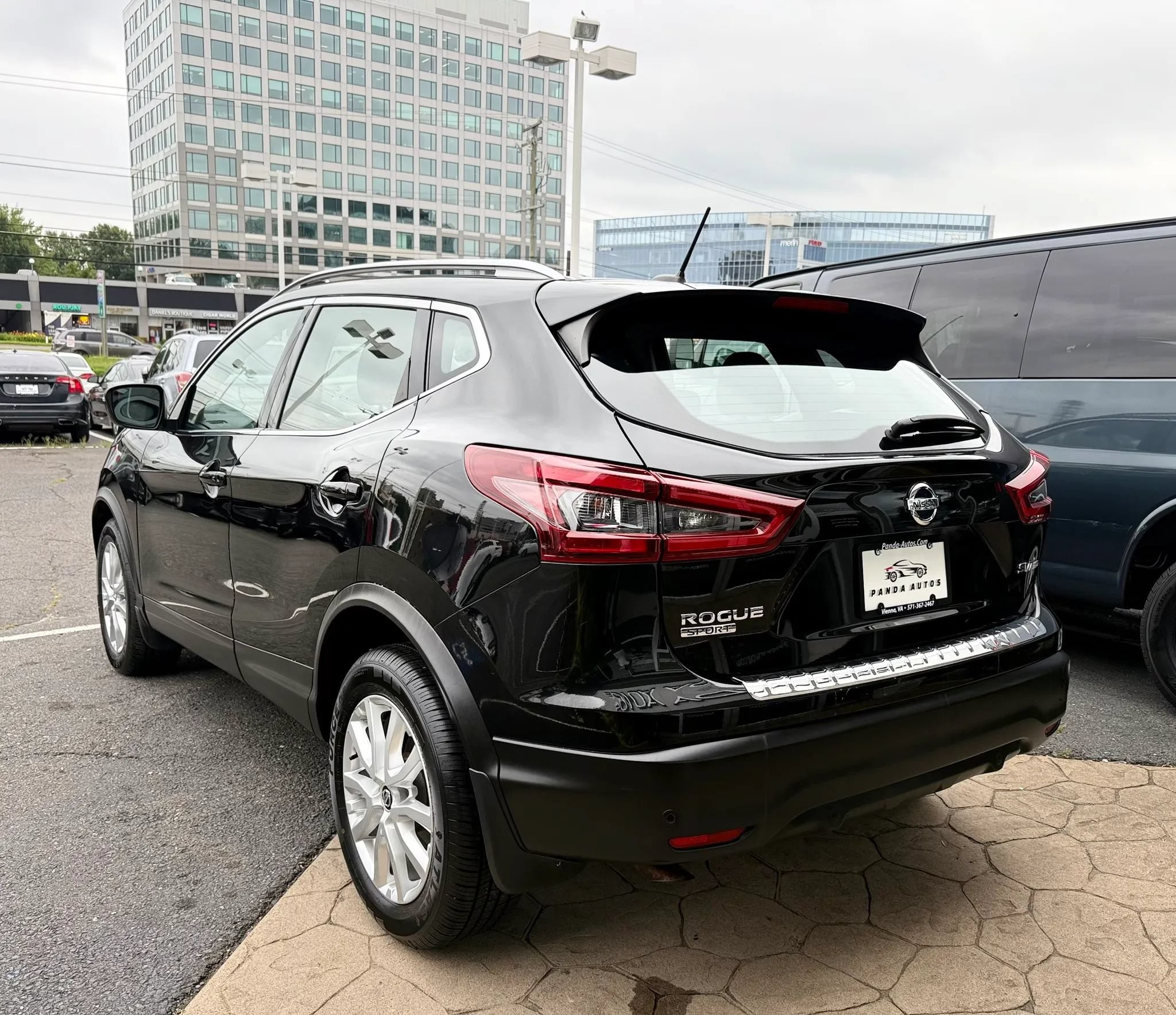 Used 2021 Nissan Rogue Sport SV AWD/4WD image 5