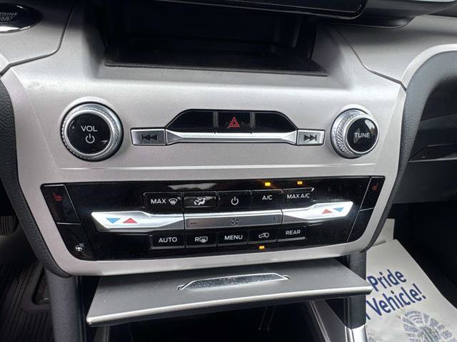 Used 2023 Ford Explorer XLT w/ Equipment Group 202A AWD/4WD image 18