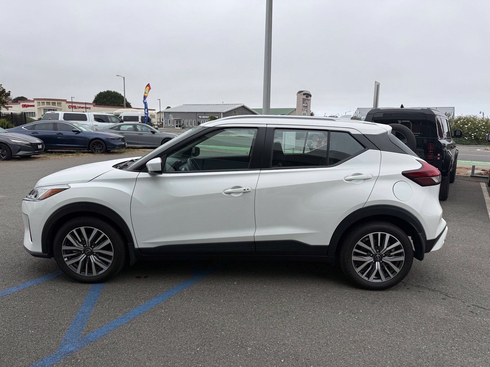 Used 2023 Nissan Kicks SV FWD image 5