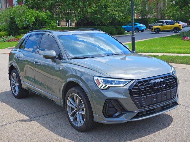 Used 2023 Audi Q3 2.0T Premium w/ Black Optic Sport Package AWD/4WD image 3
