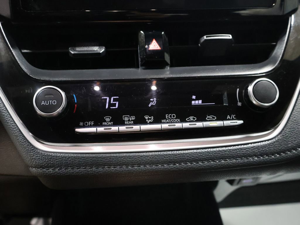 Used 2025 Toyota Corolla SE image 28