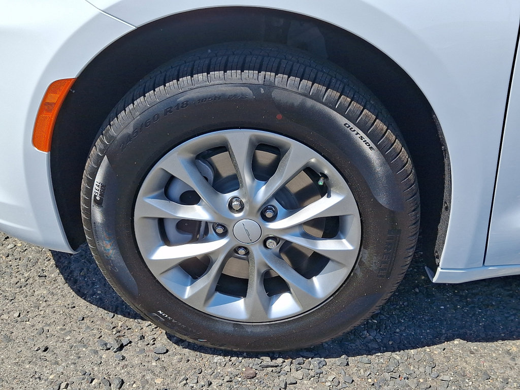 New 2027 Chrysler Pacifica Select AWD/4WD image 18