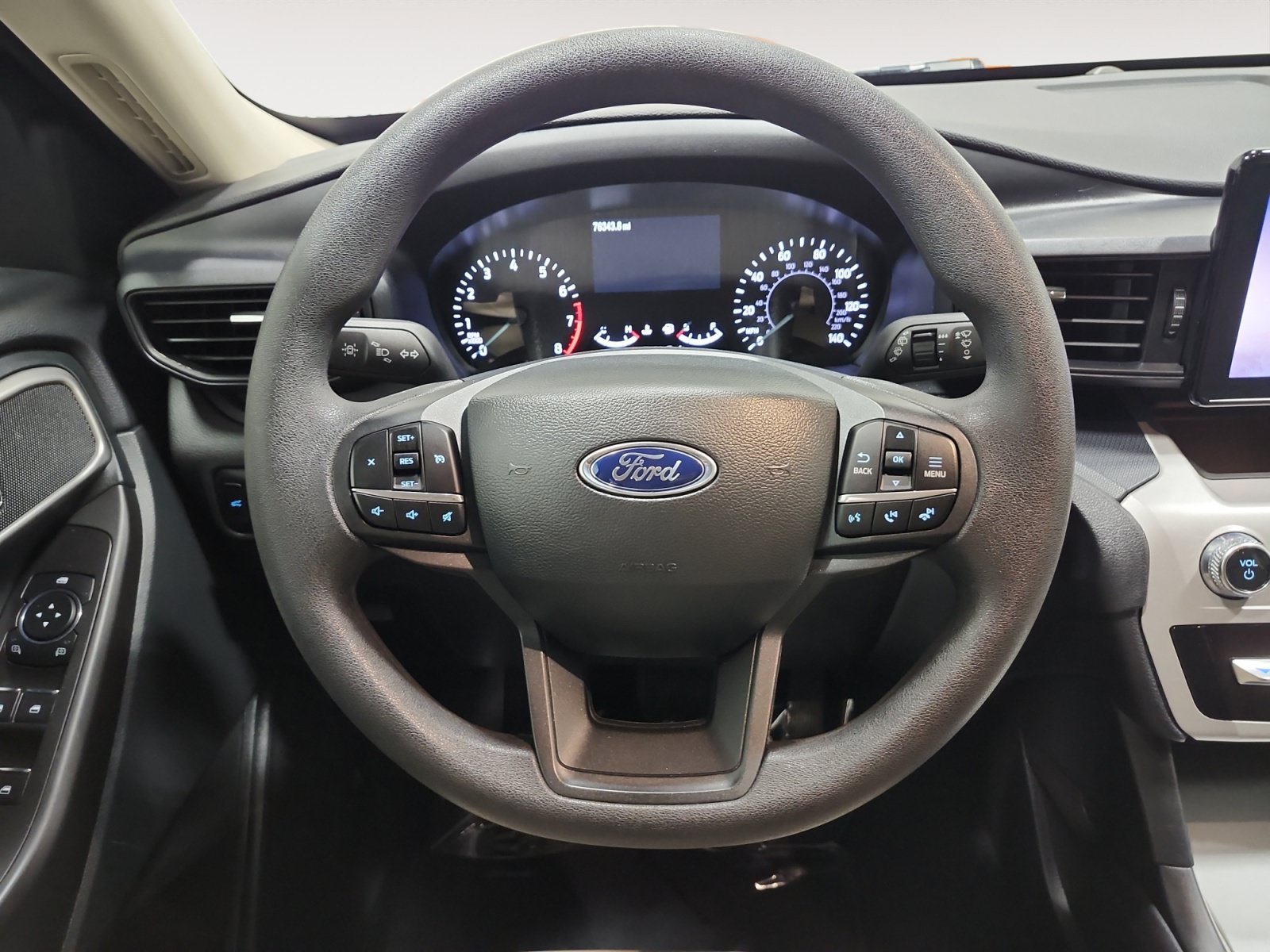 Used 2024 Ford Explorer 4WD image 13