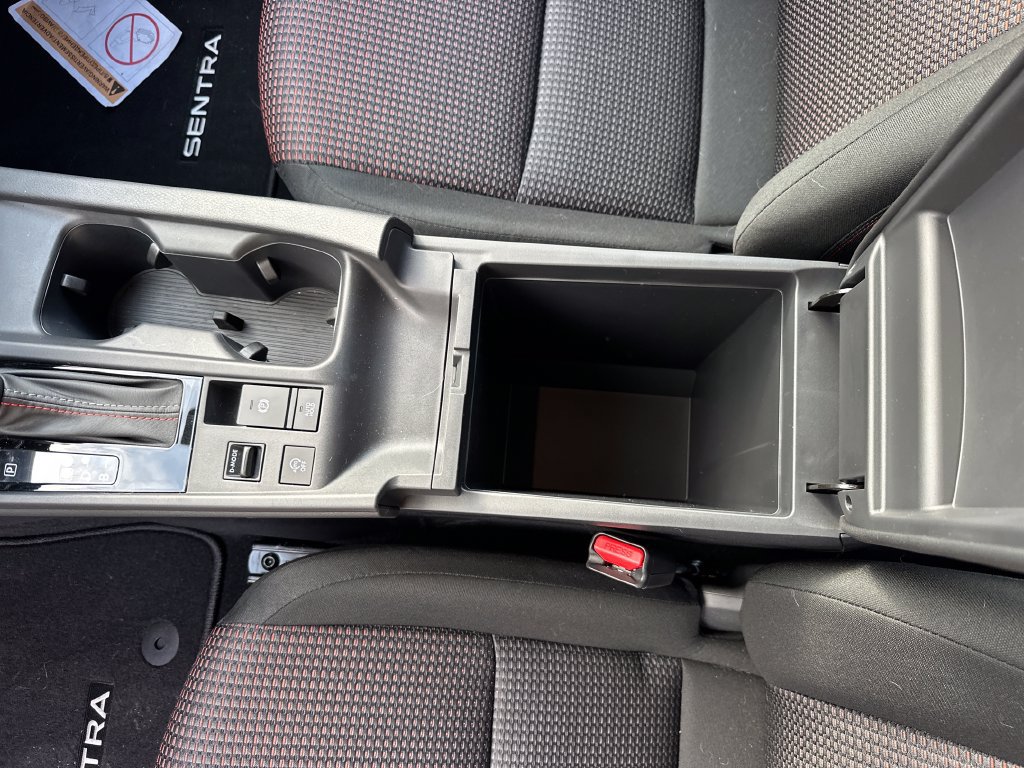 Certified 2027 Nissan Sentra SR w/ Floor Mat Package FWD image 30