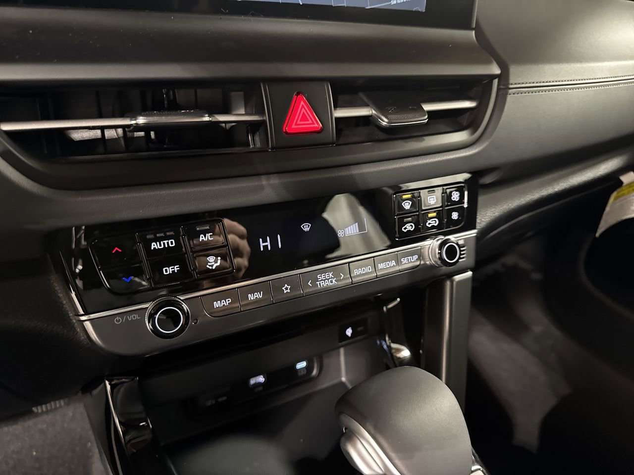 New 2026 Kia Seltos SX w/ SX Sunroof Package image 24