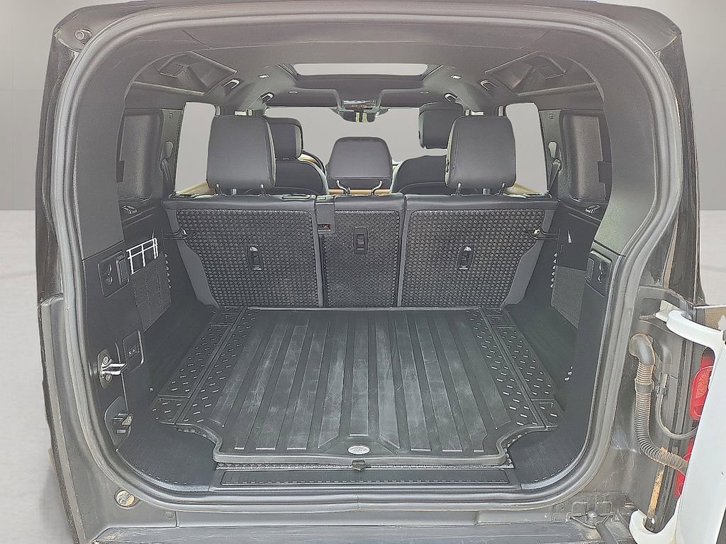 Used 2024 Land Rover Defender 110 X-Dynamic SE image 14