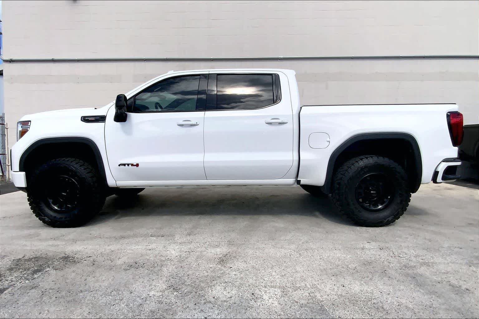 Used 2021 GMC Sierra 1500 AT4 w/ AT4 Value Package AWD/4WD image 3