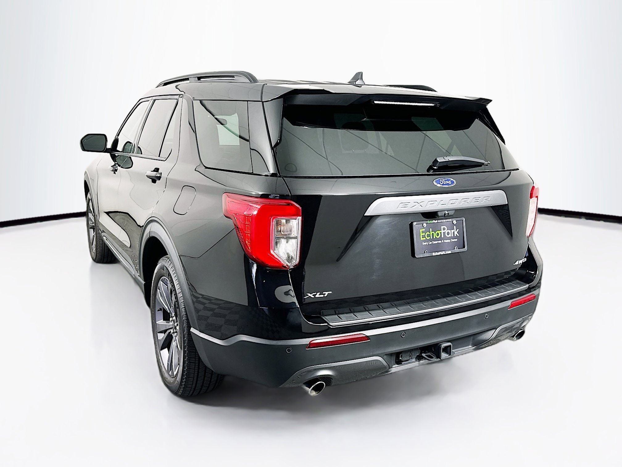 Used 2023 Ford Explorer XLT w/ Equipment Group 202A image 5