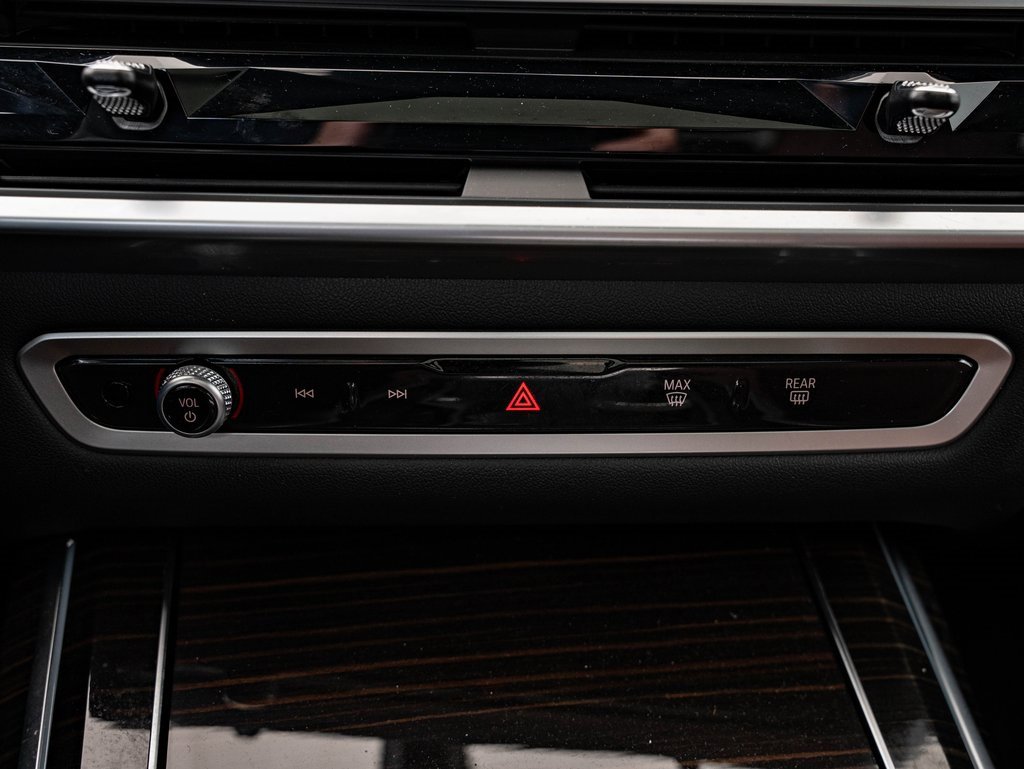 Used 2024 BMW X7 M60i w/ Executive Package image 38