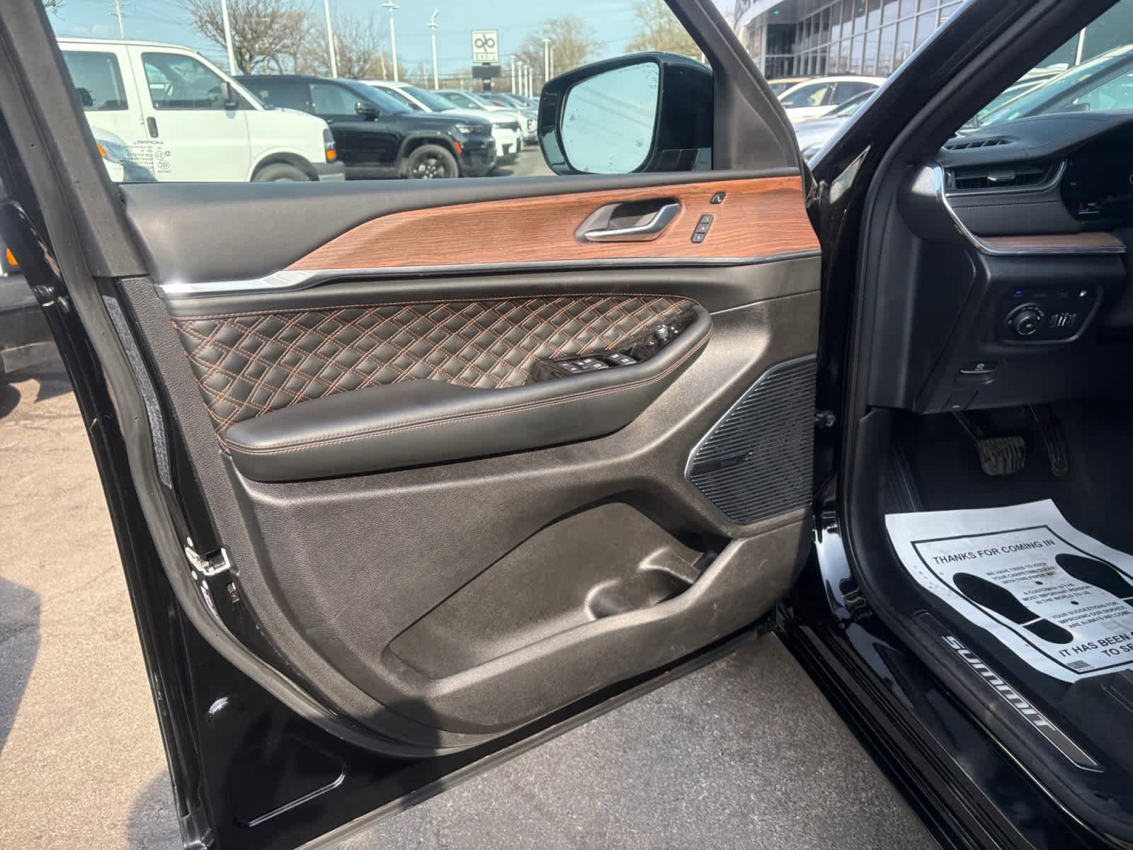 Used 2023 Jeep Grand Cherokee Summit w/ High Altitude Package AWD/4WD image 9