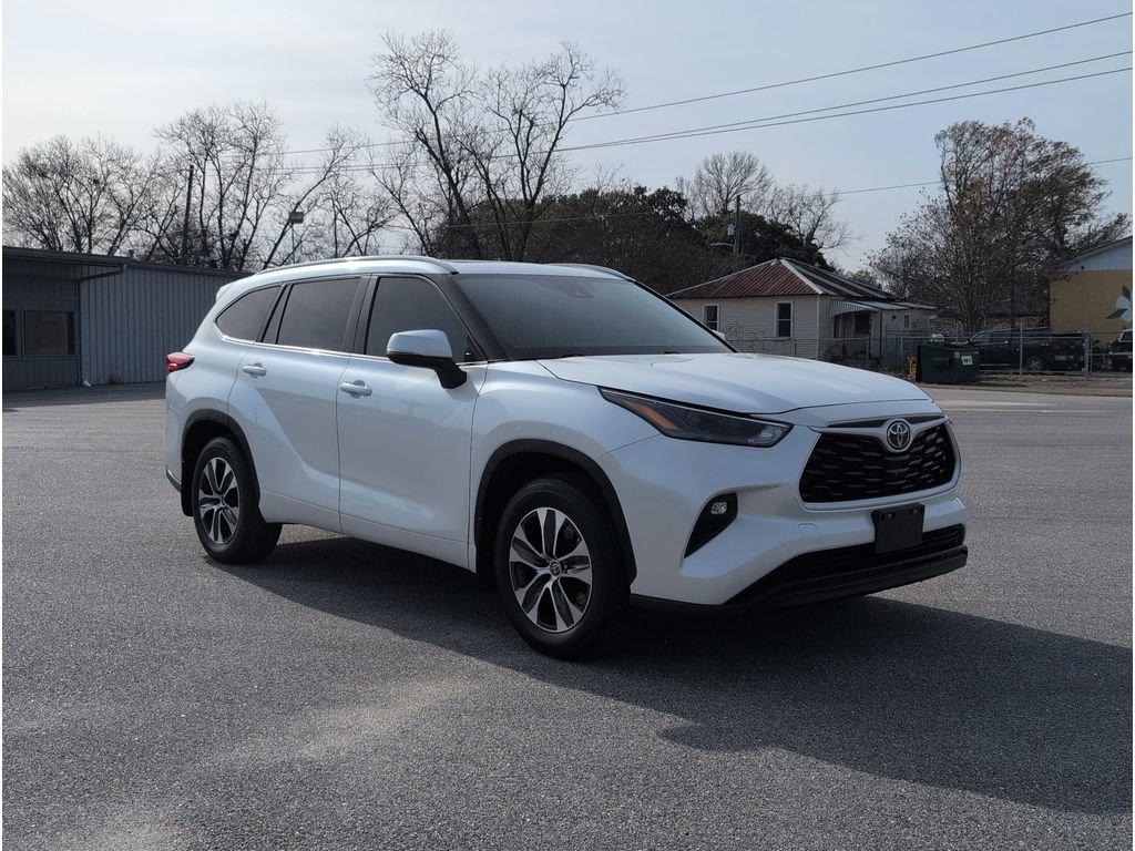 Used 2023 Toyota Highlander XLE image 7