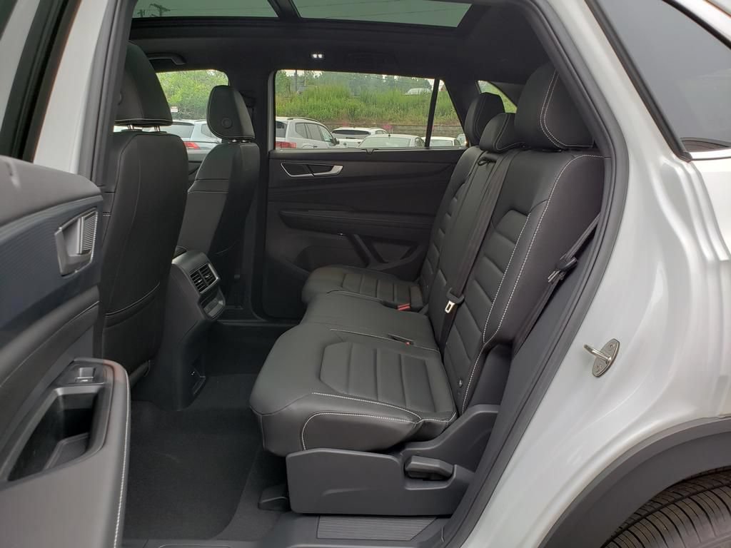 New 2026 Volkswagen Atlas Cross Sport SEL AWD/4WD image 8