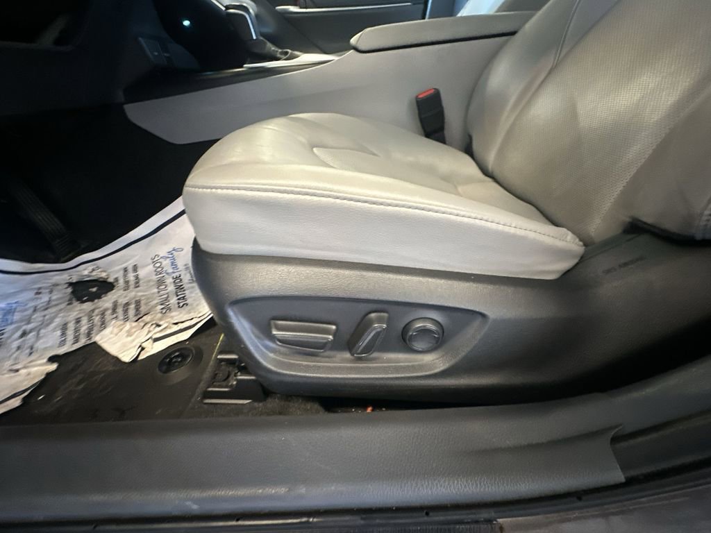 Used 2023 Toyota Camry XLE w/ Cold Weather Package FWD image 18
