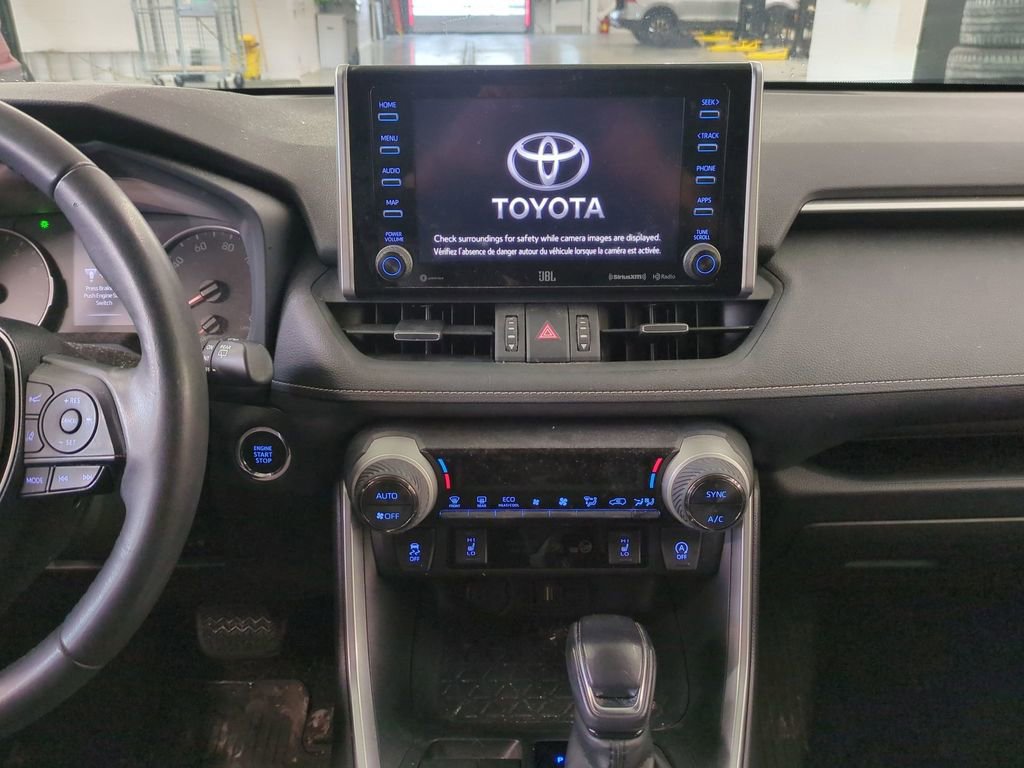 Used 2020 Toyota RAV4 XLE Premium image 30