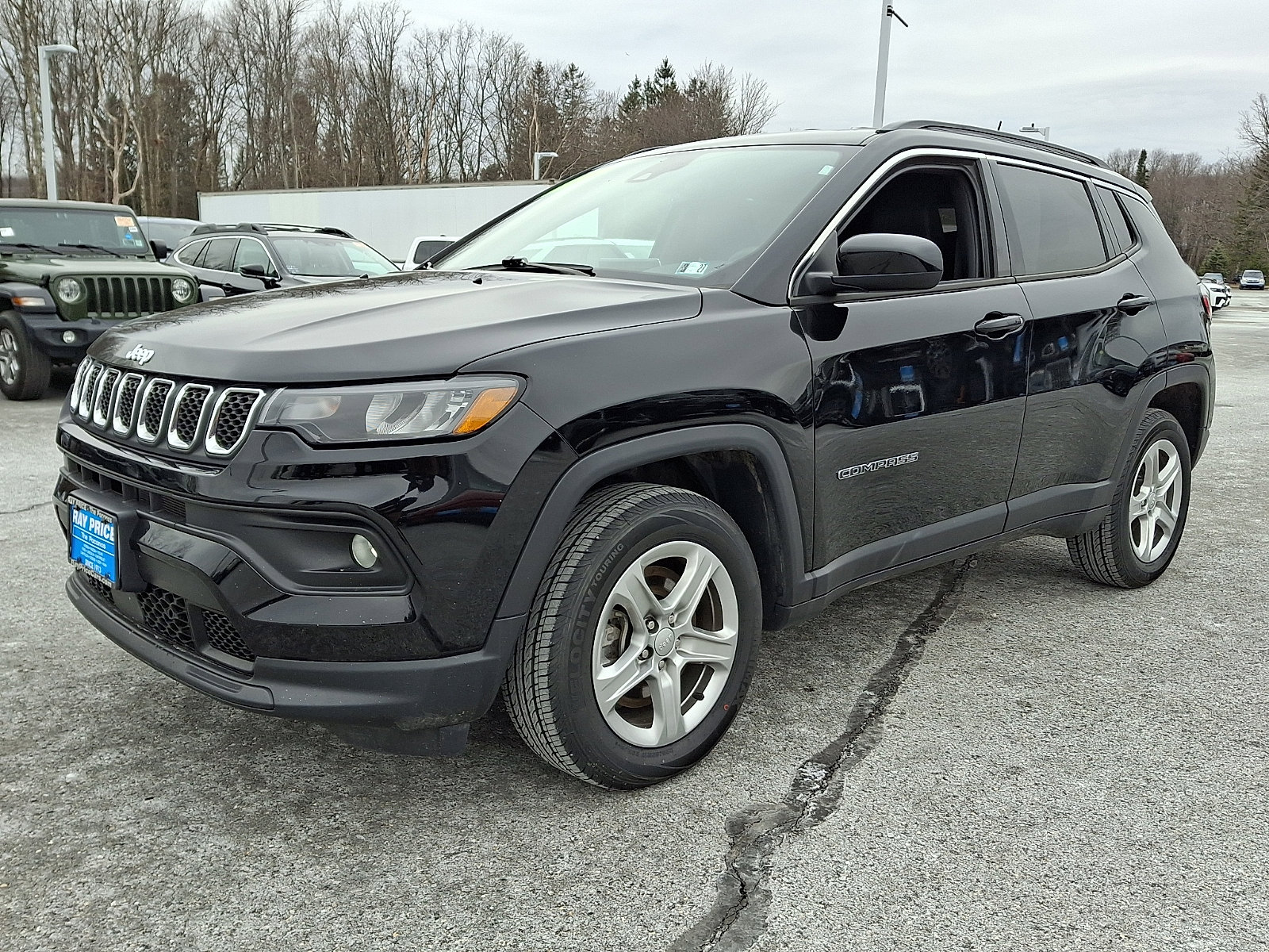 Used 2023 Jeep Compass Latitude w/ Convenience Group AWD/4WD image 3
