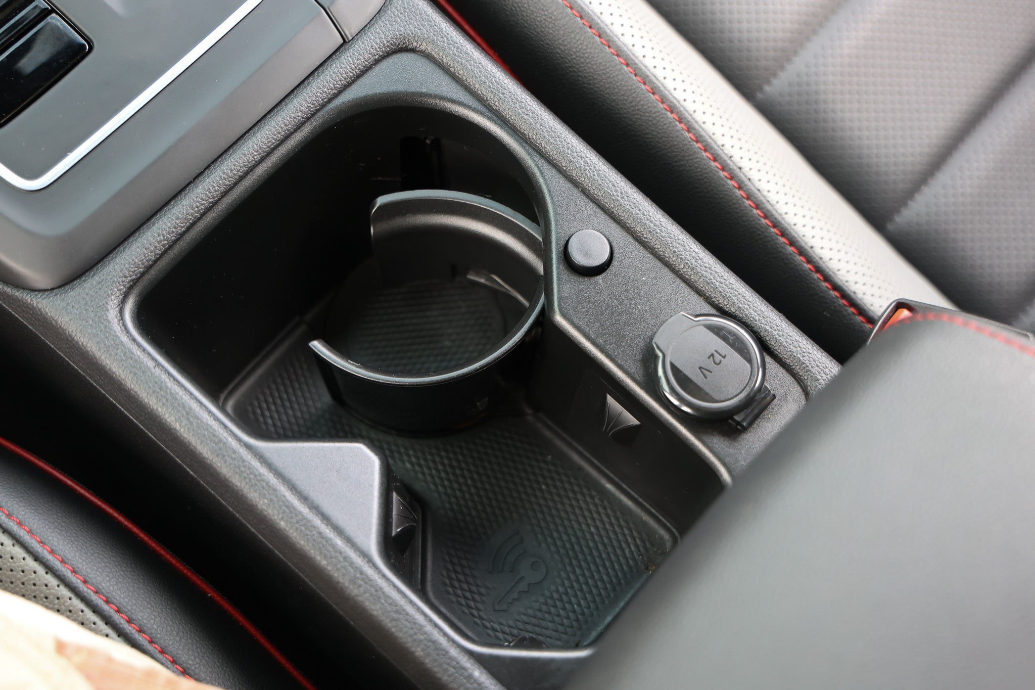 Used 2022 Volkswagen GTI SE FWD image 44