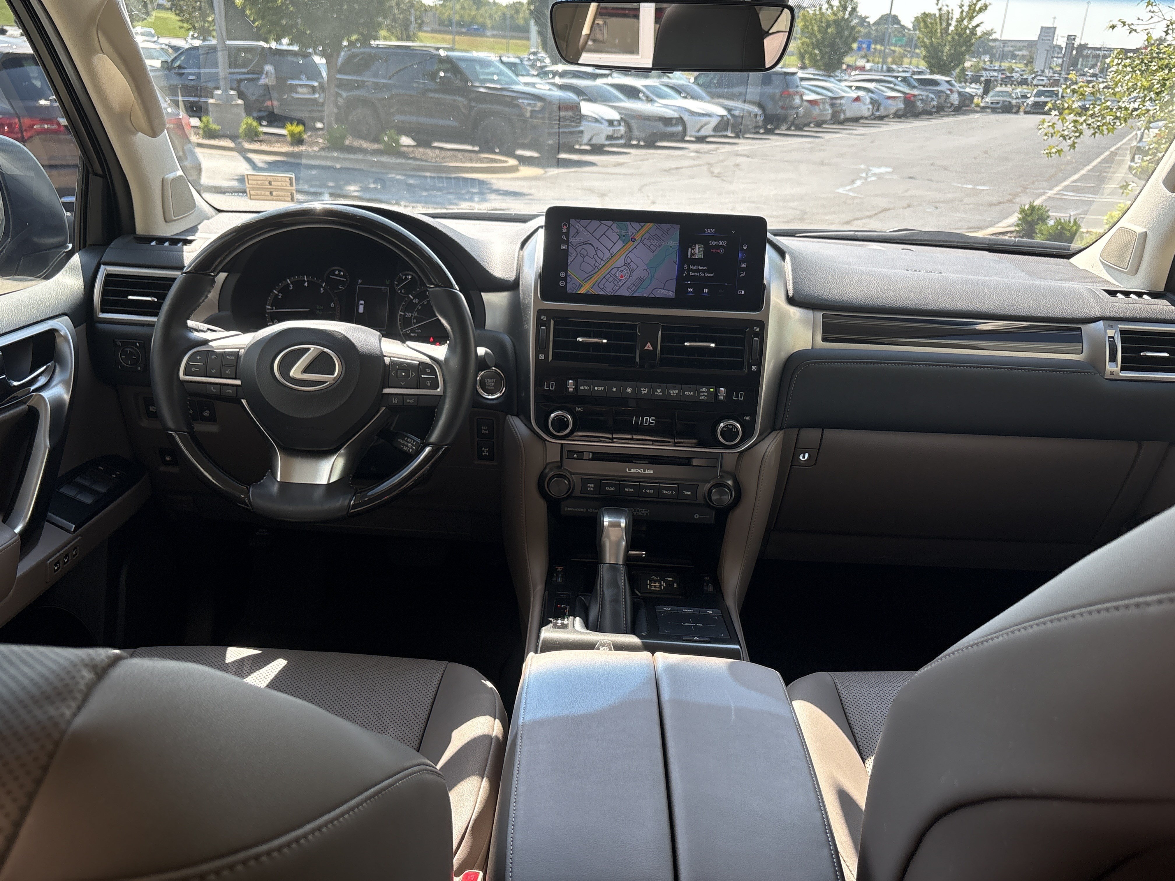 Used 2023 Lexus GX 460 Premium w/ Accessory Package AWD/4WD image 29