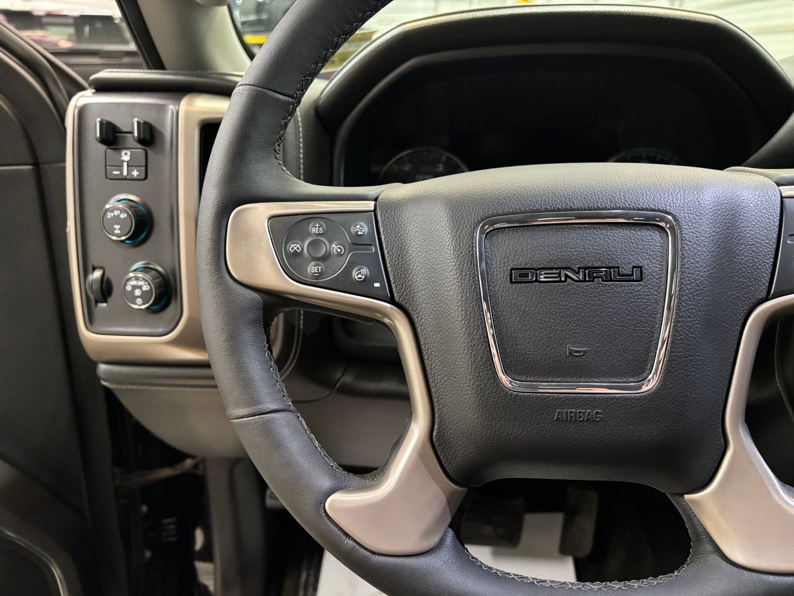 Used 2018 GMC Sierra 3500 Denali w/ Duramax Plus Package image 14