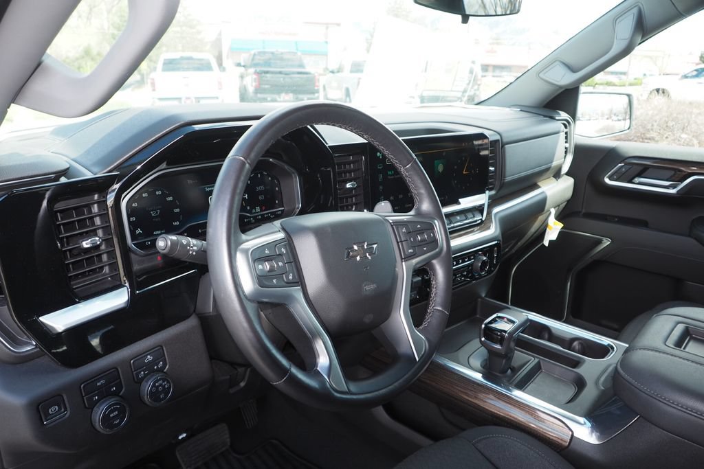 Used 2022 Chevrolet Silverado 1500 RST AWD/4WD image 12