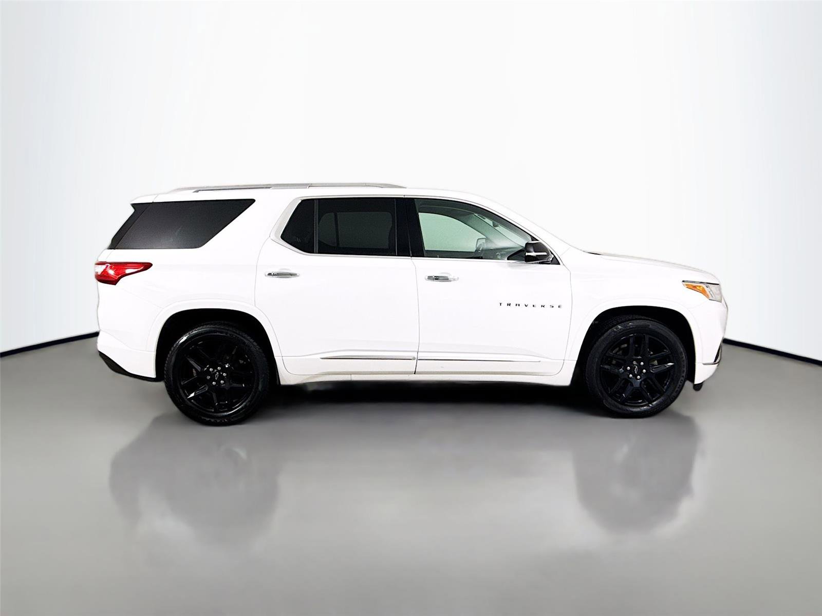 Used 2019 Chevrolet Traverse Premier w/ LPO, Blackout Package AWD/4WD image 18