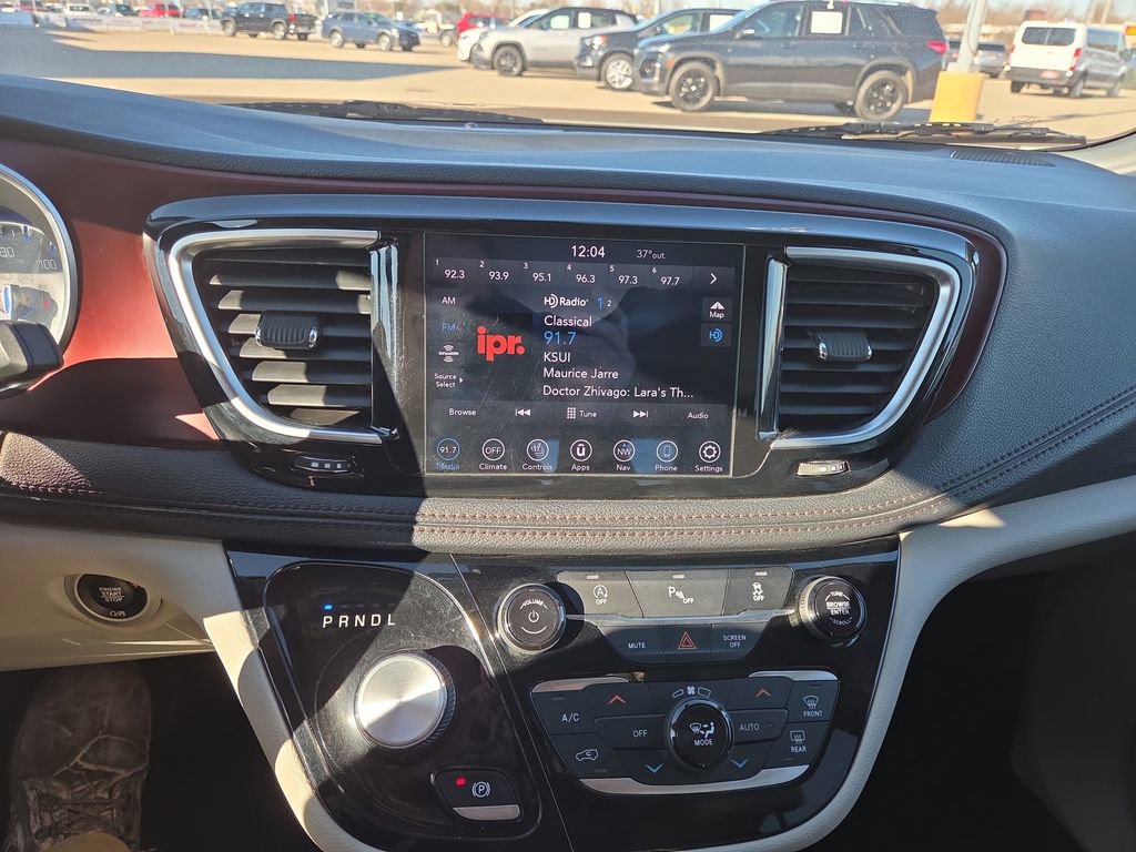 Used 2019 Chrysler Pacifica Limited image 26