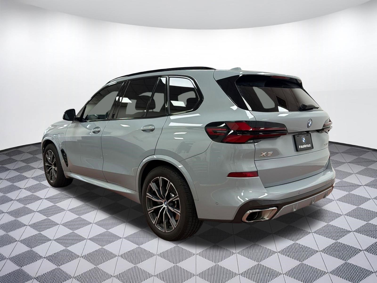 Certified 2024 BMW X5 xDrive50e w/ M Sport Package image 3