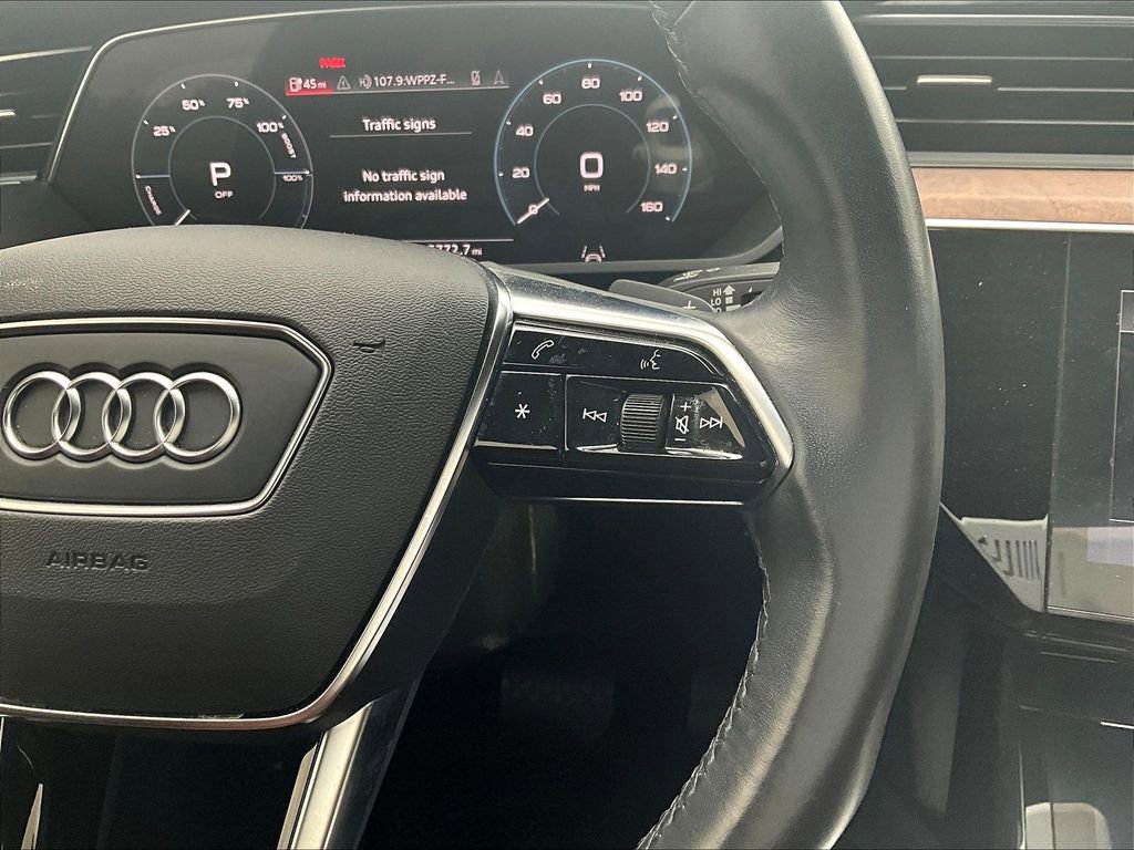 Used 2022 Audi e-tron Premium Plus w/ Premium Plus Package image 18