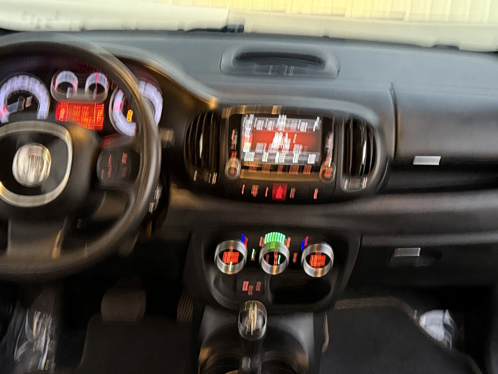 Used 2014 FIAT 500L Lounge image 33