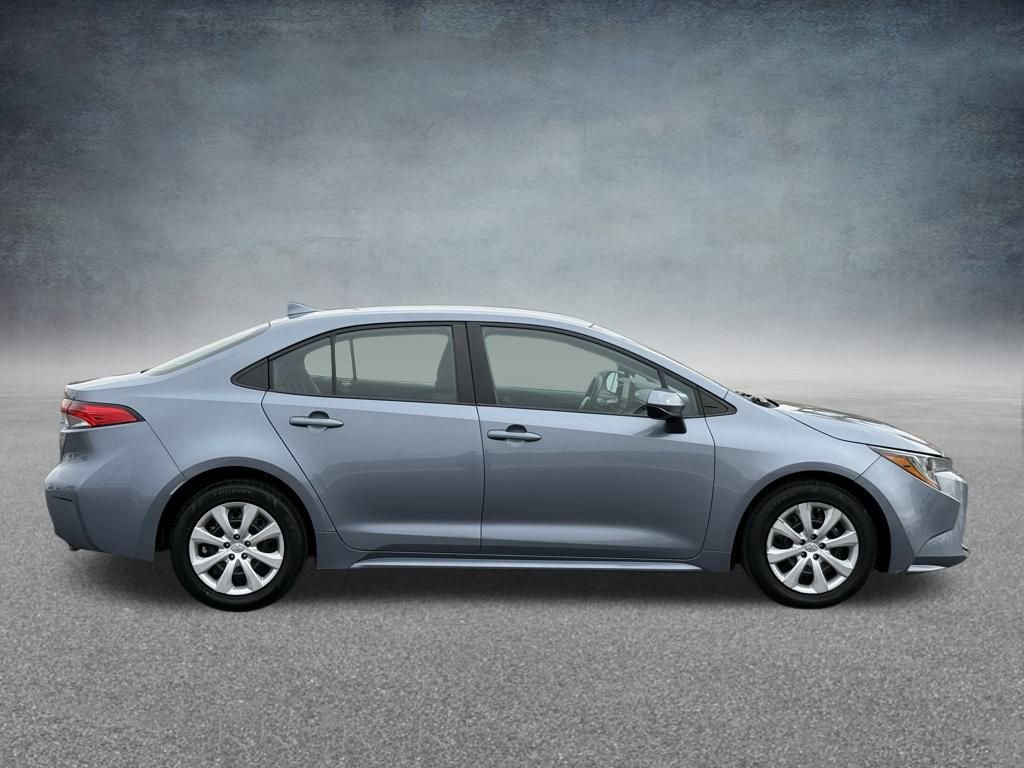 Used 2023 Toyota Corolla LE image 2