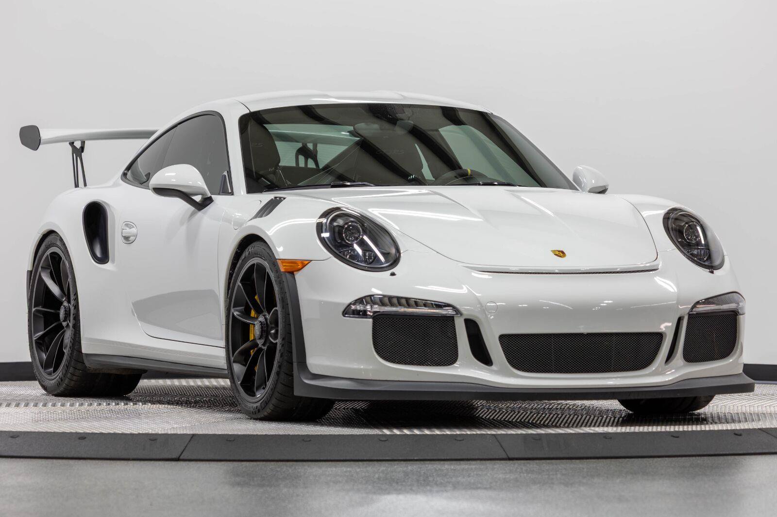 Used 2016 Porsche 911 GT3 RS RWD image 4