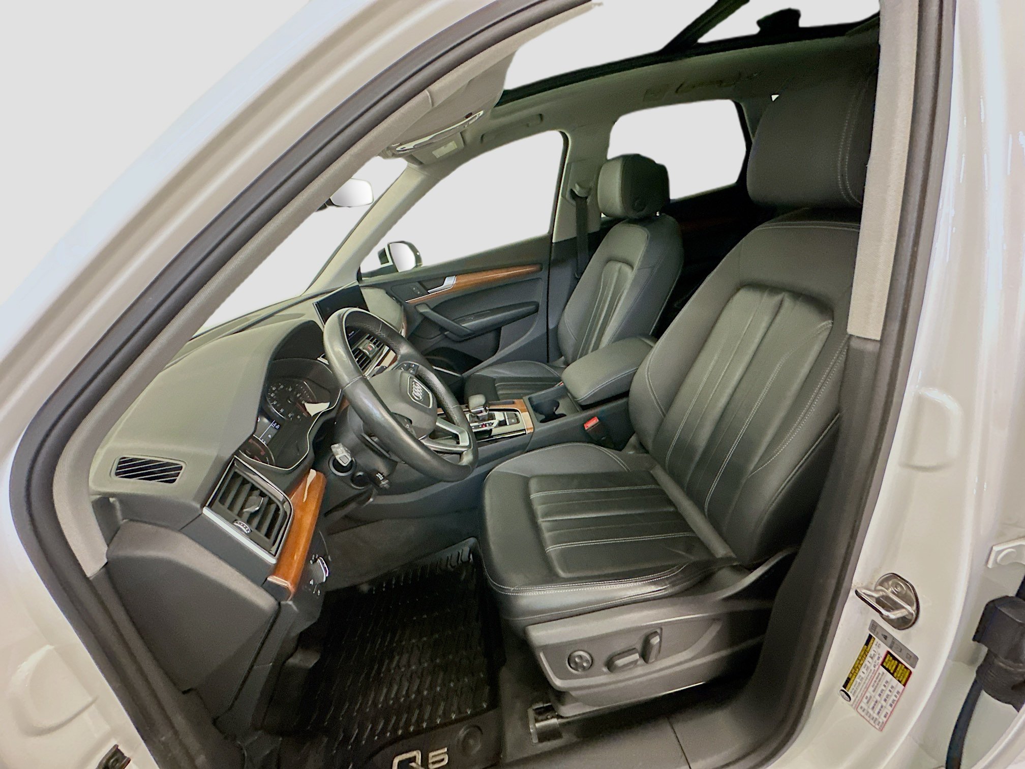 Used 2023 Audi Q5 2.0T Premium w/ Convenience Package AWD/4WD image 13