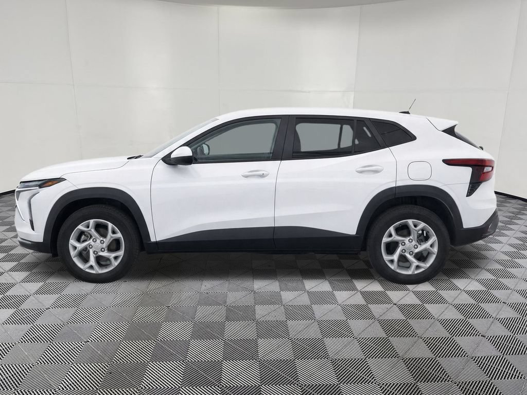 Certified 2024 Chevrolet Trax LS w/ LS Convenience Package FWD image 32