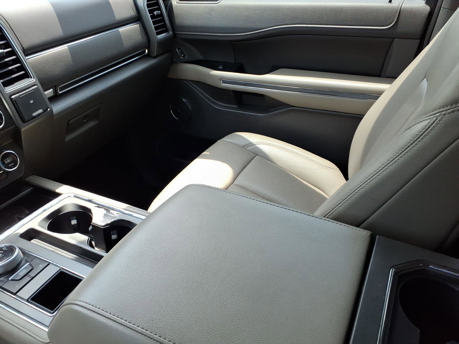 Used 2019 Ford Expedition XLT w/ Equipment Group 202A RWD image 19